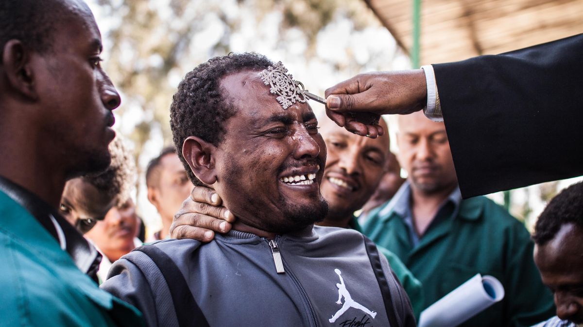 FOTOGALERIE: Křeče, záškuby, vypoulené oči a aroma peněz ve vzduchu. Exorcismus v Etiopii